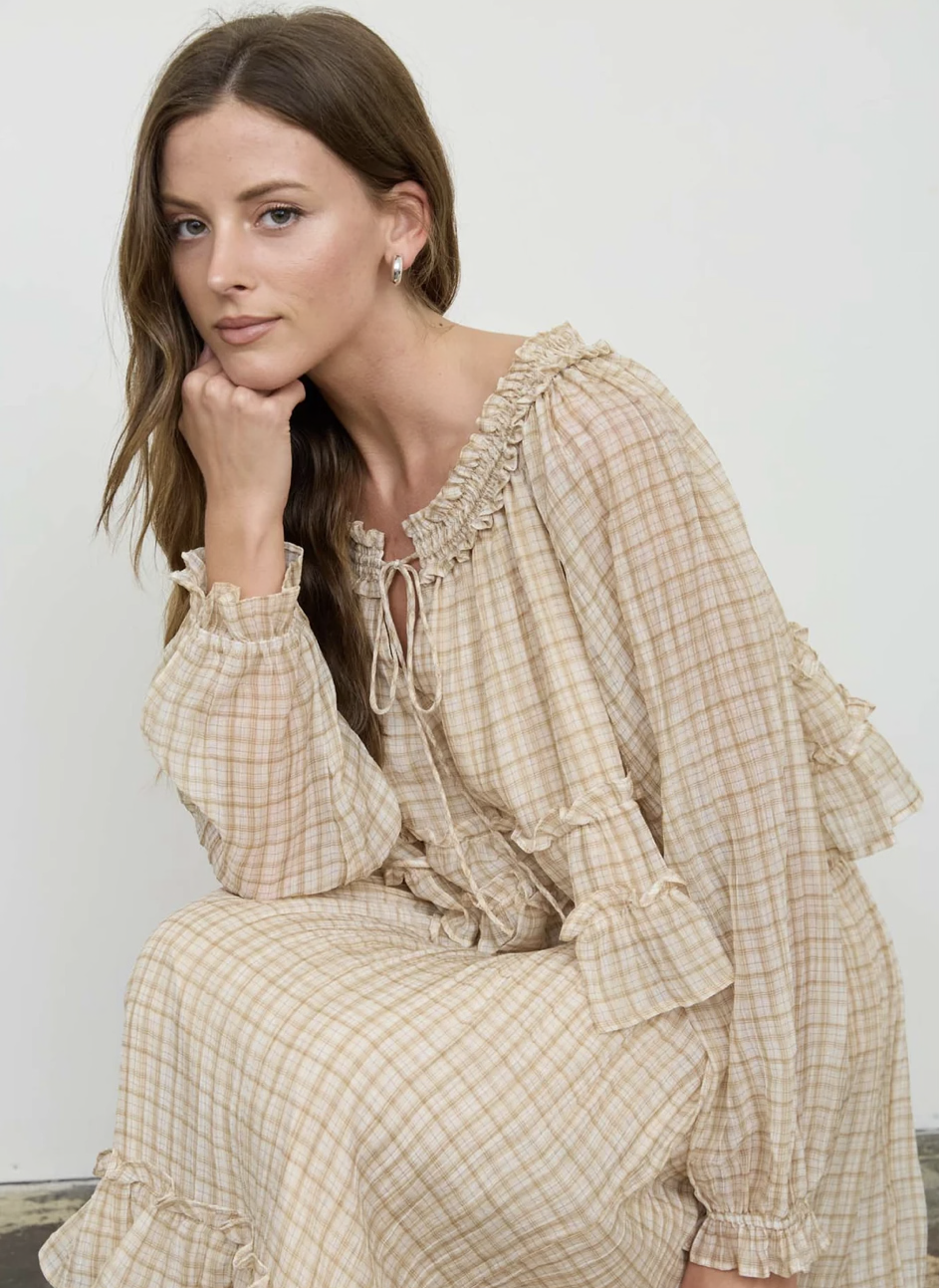 PLAID SMOCKED NECKLINE
FRONT TIE PUFF