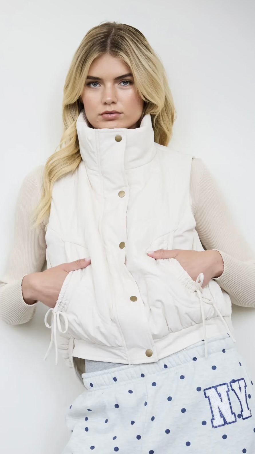 Wave Quilted Snap-Front Stand
Collar Vest
