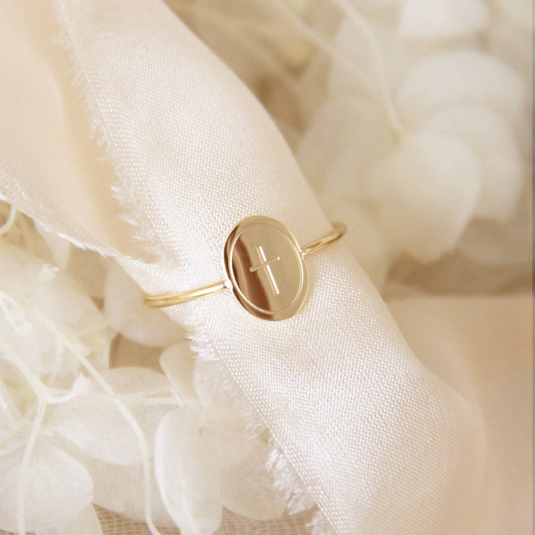 Oval Engraved Cross Ring, Christian Faith Jewelry Gift: Yellow Gold / 7