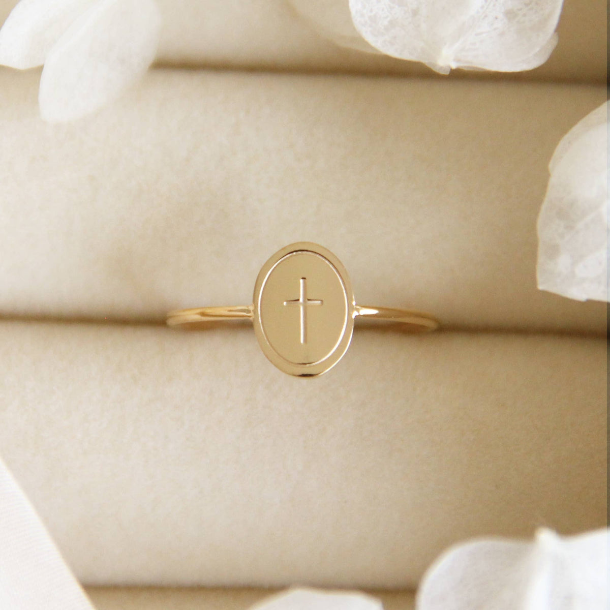 Oval Engraved Cross Ring, Christian Faith Jewelry Gift: Yellow Gold / 9
