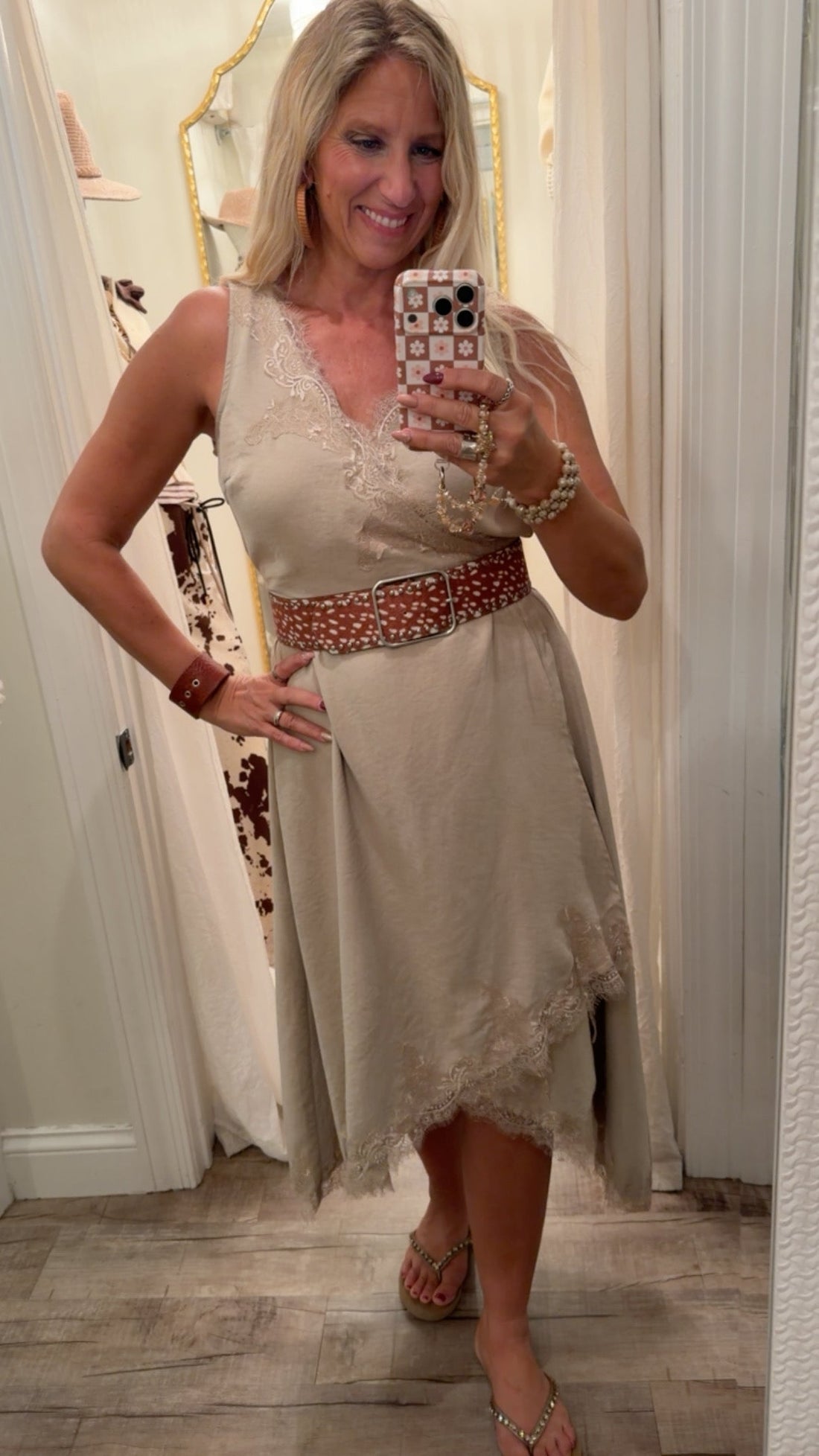LACE TRIM V NECK TIE WAIST SURPLICE
MIDI DRESS