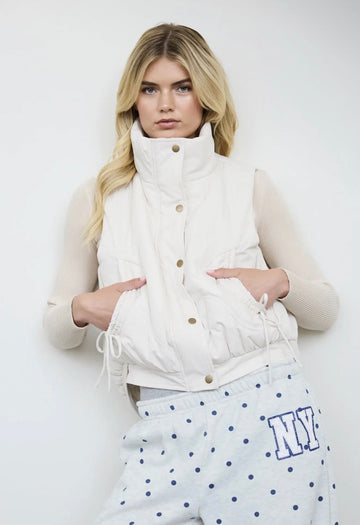 Wave Quilted Snap-Front Stand
Collar Vest