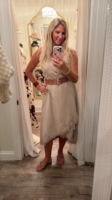 LACE TRIM V NECK TIE WAIST SURPLICE
MIDI DRESS