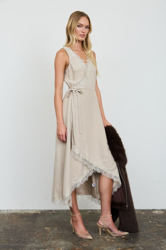 LACE TRIM V NECK TIE WAIST SURPLICE
MIDI DRESS
